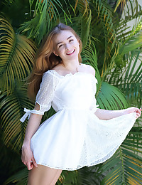 Kaleesy nude in erotic WINNING SMILE gallery 