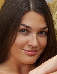 Vanda wears a bright white-hot dress and simultaneity knife shoes that suggests vibrant love and lusty desires.