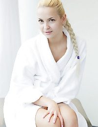  Leonie Wide of Flora - RICANTA